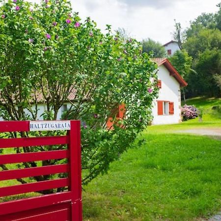 Altzugarria, Ancienne Ferme Basque, Authentique Et Familiale A Sare Villa Exteriör bild